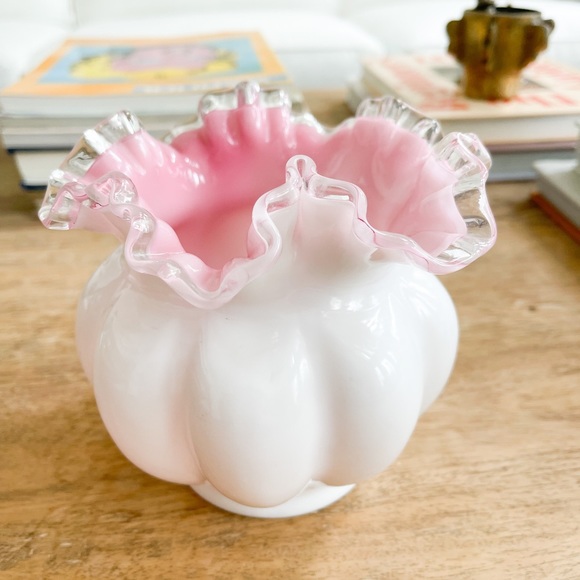 Fenton Vase. Inside is light pink. - Picture 9 of 10